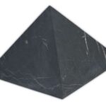 Piramide ongepolijst 10 cm